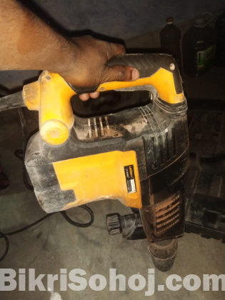 L -- ডেনেমেসন সাদ ভাঙ্গার পাঞ্চ ডিল মেশিন